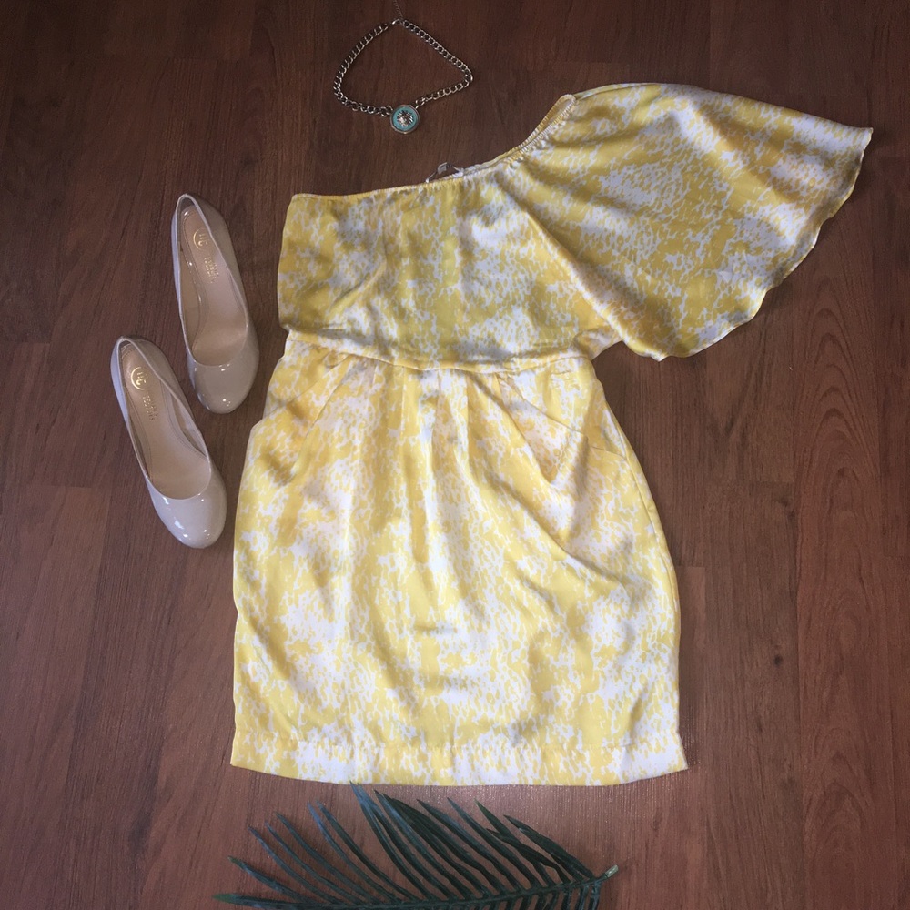 Collective Concepts yellow and white dress